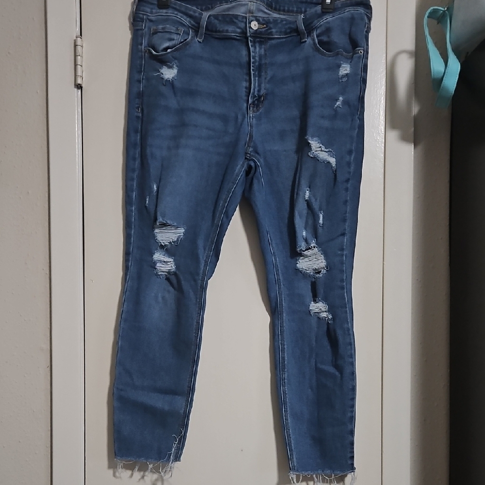 Old Navy Ripped Ankle Jeans in Blue